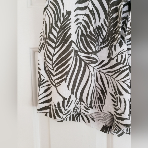 Cute Tropical Leaf Patterned Summer Shorts - Picture 3 of 5